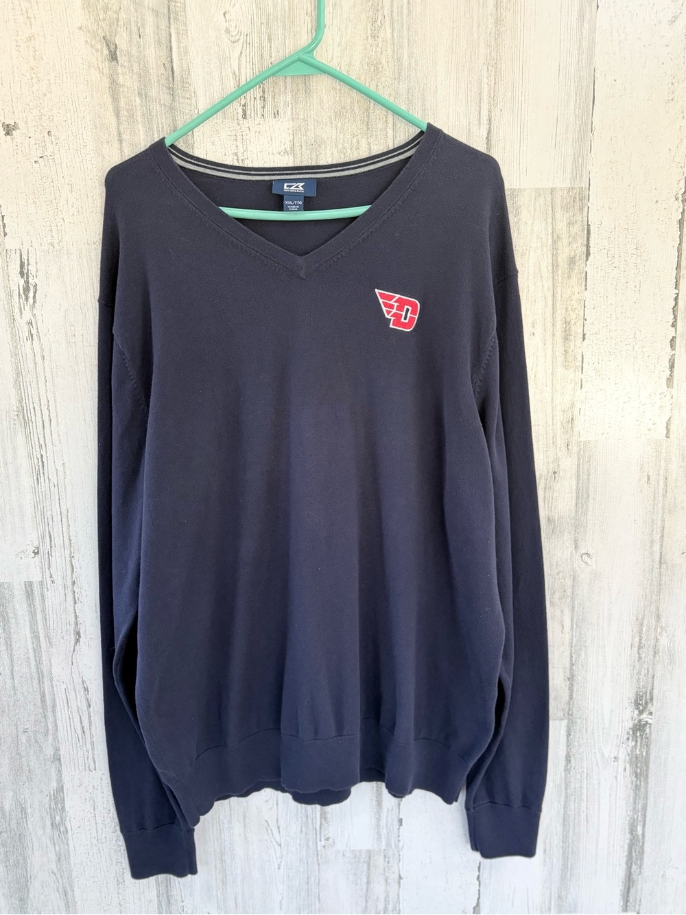 Cutter & Buck Men’s Size Large V-Neck University Of Dayton Logo Pullover Sweater